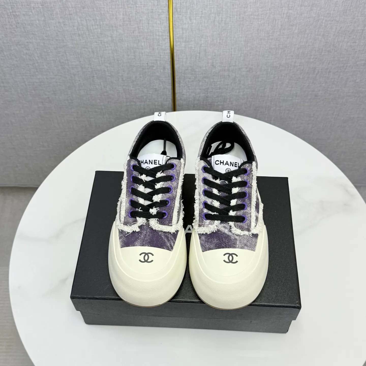 👟👟Ex-factory price 600👟👟Chanel Panda Shoes! 2025 counter's top casual sports shoes, this classic design; the upper is in the style of electric embroidery with various techniques; the outsole is fashionable and sporty; the unusual inclusion of a variety of color matching elements... The diversified mix and match is very good-looking and versatile, and can be used for leisure, fashion, sports, and outdoor... ꫛꫀꪝ Go➫ Materials: ❶Upper made of: original imported first-layer silk cowhide + original version waterproof cloth + original first-layer cowhide ❷Inner lining: Original Yangli+wang ❸ Outsole based on: Original TPU combination outsole Counter boutique packaging complete set for women 35–41